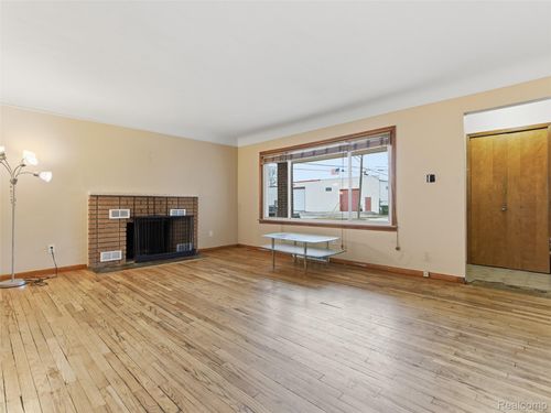 11581 Metter Ave, Warren, MI, 48089-3842 | Card Image