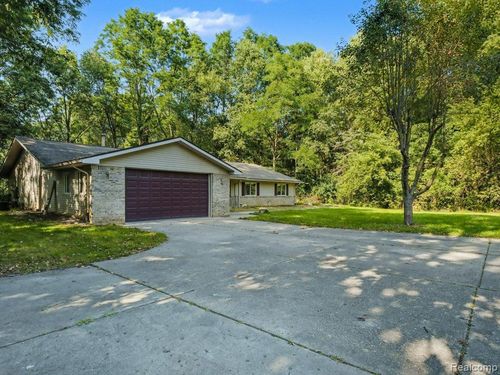 993 Groveland Pines Dr, Ortonville, MI, 48462-8845 | Card Image