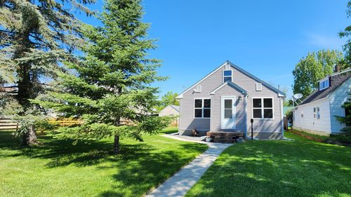 908 11th St, International Falls, MN, 56649-2821 | Card Image