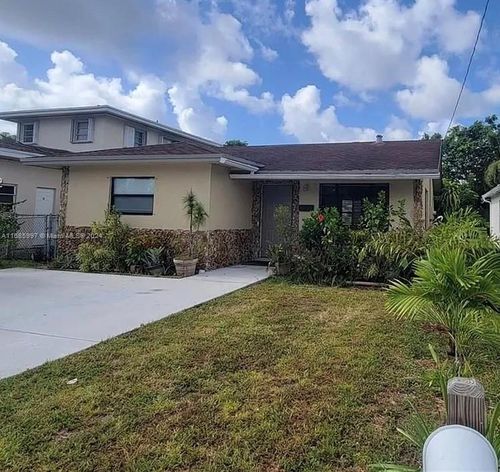 709 Nw 6th St, Hallandale Beach, FL, 33009-3207 | Card Image