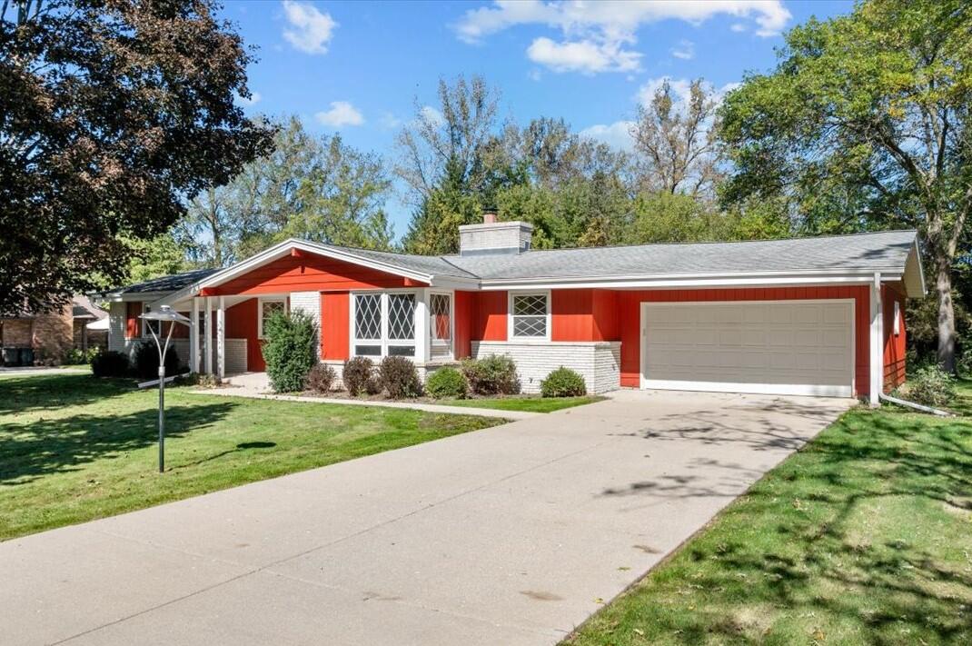 Somerset Dr, Franklin, WI 53132