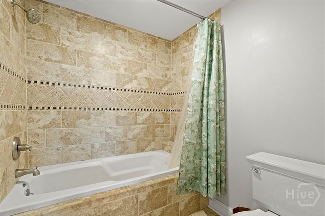Owners Bathroom | Image 25