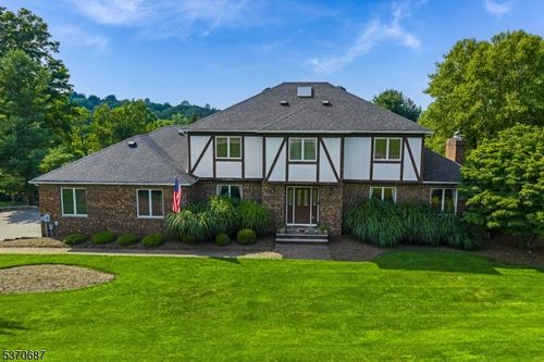 17 Lambert Dr, Sparta, NJ, 07871-1127 | Card Image