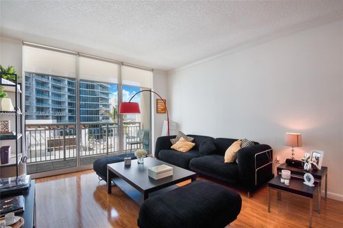 626-2000 N Bayshore Dr, Miami, FL, 33137-5108 | Card Image