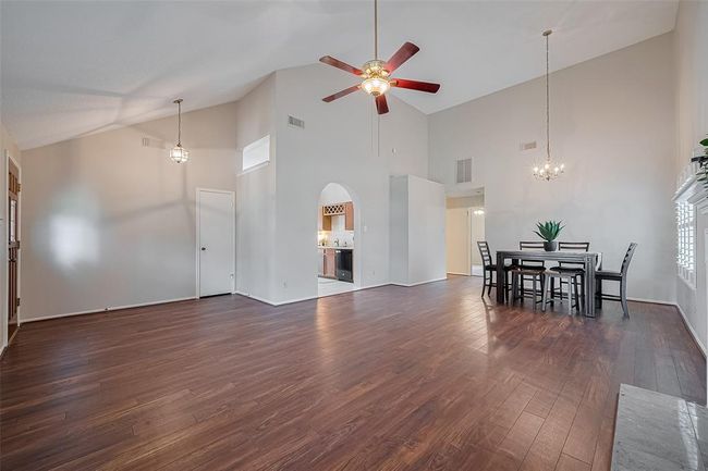 5814 N Magazine Cir, House other with 3 bedrooms, 2 bathrooms and 2 parking in Houston TX | Image 9