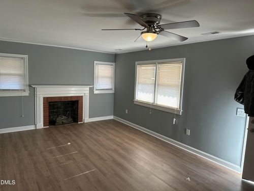 421 E Morisey Blvd, Clinton, NC, 28328-3527 | Card Image