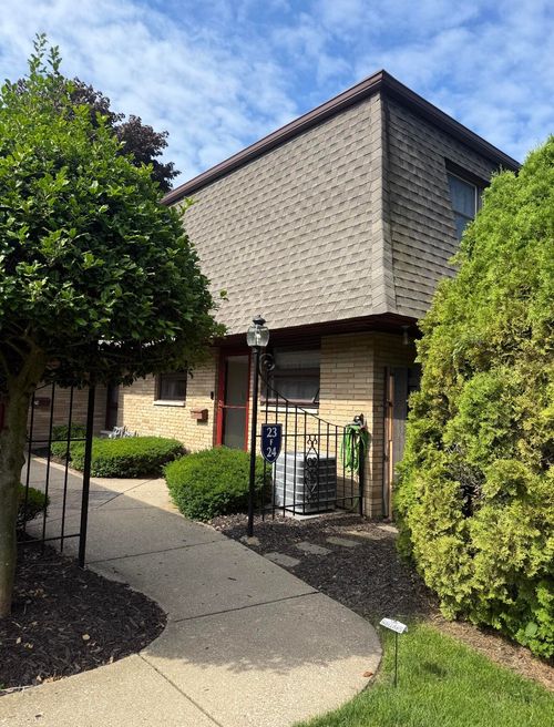 f23-2727 S Lakeshore Dr, Saint Joseph, MI, 49085-2661 | Card Image