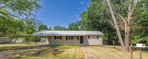 201 Donna Cir, Richland, MS, 39218-4403 | Card Image