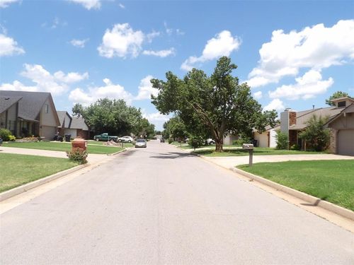 11300 N Eagle Ln, Oklahoma City, OK, 73162-2124 | Card Image