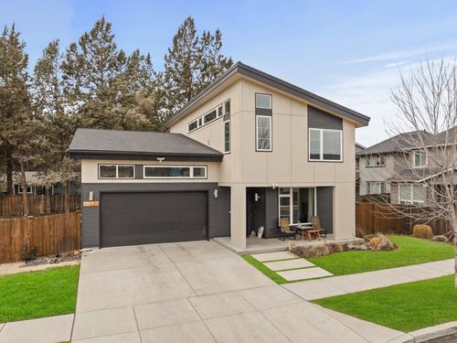 61547 Se Lincoln Ln, Bend, OR, 97702-3411 | Card Image