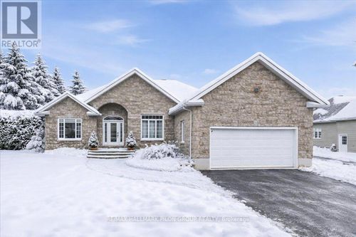 1147 Fieldown St, Cumberland, ON, K4C1R7 | Card Image