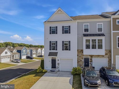 242 Charterhouse St, FALLING WATERS, WV, 25419-1557 | Card Image