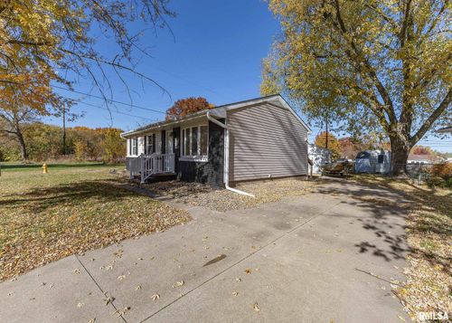 1430 4th St, Camanche, IA, 52730-2037 | Card Image