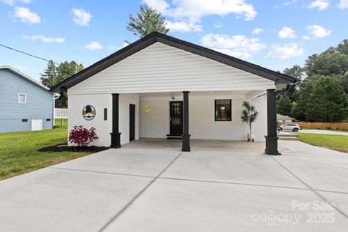 110 S Justice St, Hendersonville, NC, 28739-4958 | Card Image