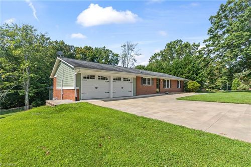 106 Pine St, North Wilkesboro, NC, 28659-3419 | Card Image