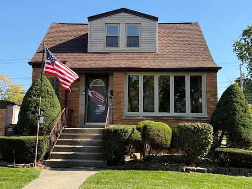10937 S Tripp Ave, Oak Lawn, IL, 60453-5754 | Card Image