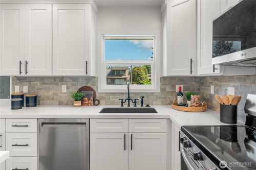 541 N High St, Arlington, WA, 98223-1254 | Card Image