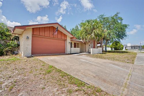 7028 Fernleaf Ct, PORT RICHEY, FL, 34668-6921 | Card Image