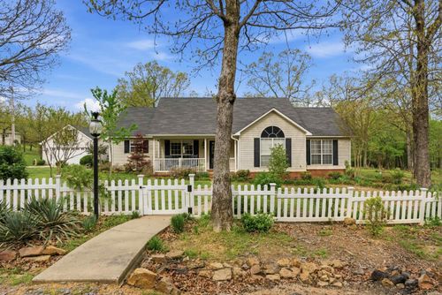 645 Diane Ln, Conway, AR, 72034-9330 | Card Image