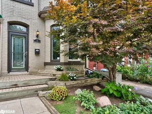 19 Oxford St, Hamilton, ON, L8R2W9 | Card Image