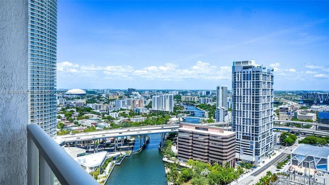 APT-2911 - 185 Sw 7 Th St, Condo with 3 bedrooms, 3 bathrooms and null parking in Miami FL | Image 13
