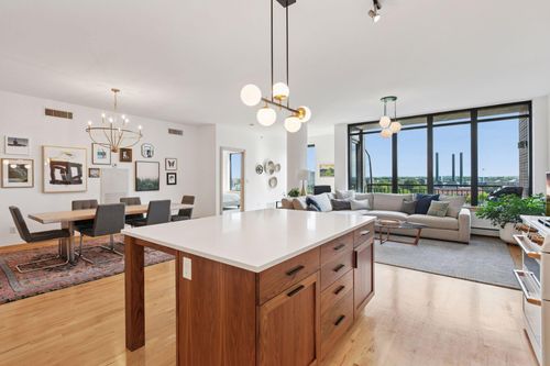 unit-606-215 10th Ave S, Minneapolis, MN, 55415-1790 | Card Image