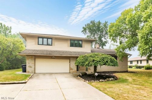 25150 Cardington Dr, Beachwood, OH, 44122-1720 | Card Image