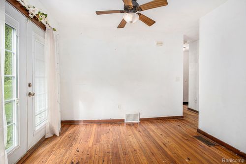 349 Goguac St W, Battle Creek, MI, 49015-2103 | Card Image