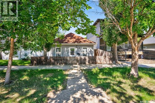 62 Iroquois St E, Moose Jaw, SK, S6H4S8 | Card Image