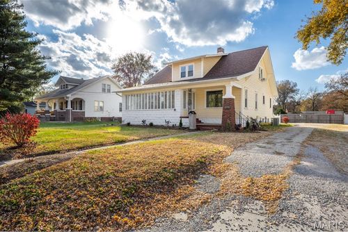 305 Hackman St, Staunton, IL, 62088-1621 | Card Image