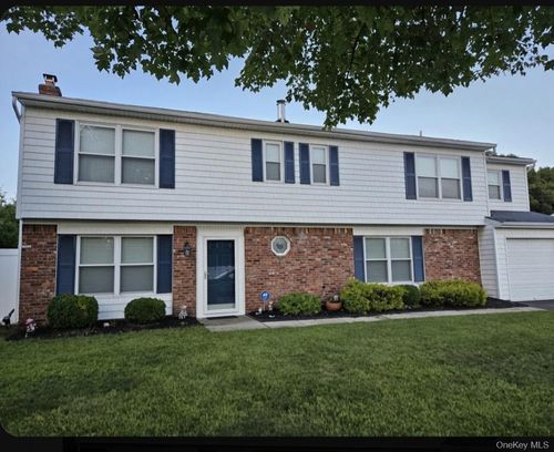 7 Springmeadow Dr, Holbrook, NY, 11741-3016 | Card Image