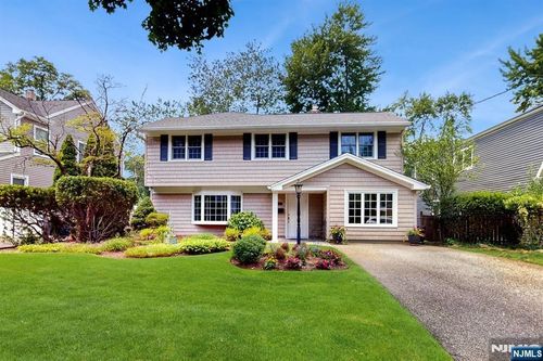 785 7th Ave, River Edge, NJ, 07661-1515 | Card Image