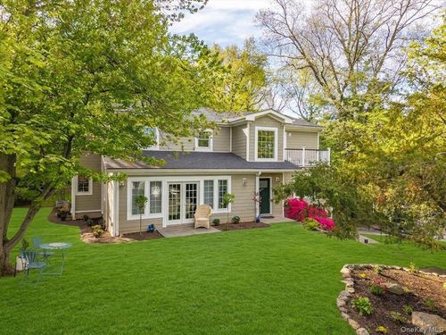 199 Hickory Grove Dr E, Larchmont, NY, 10538-1457 | Card Image