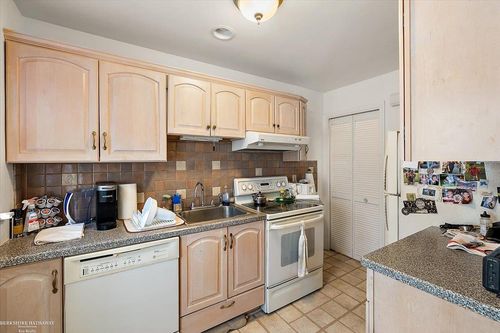 22951 Lee Ct, Saint Clair Shores, MI, 48080-2721 | Card Image