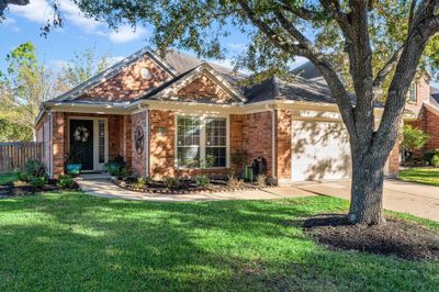 2901 Autumnbrook Lane, House other with 3 bedrooms, 2 bathrooms and null parking in Pearland TX | Image 2