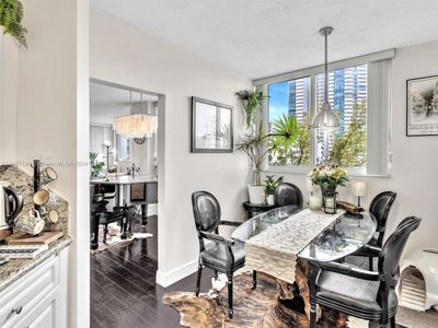 701 - 6422 Collins Ave, Condo with 2 bedrooms, 2 bathrooms and null parking in Miami Beach FL | Image 2