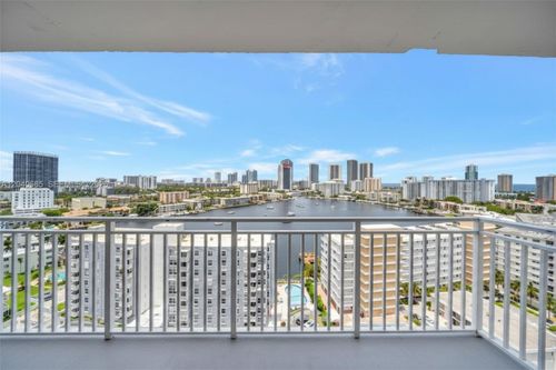 16h-427 Golden Isles Dr, Hallandale Beach, FL, 33009-7546 | Card Image