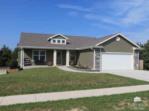1814 Nicole Ln, Junction City, KS, 66441-4510 | Card Image