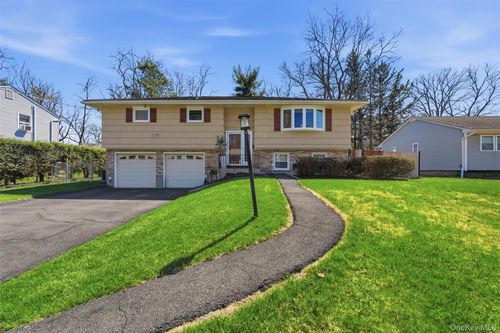 4 Faist Dr, Spring Valley, NY, 10977-2901 | Card Image