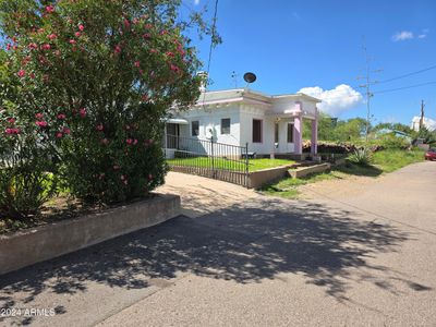 8 Navajo Trail, House other with 2 bedrooms, 1 bathrooms and null parking in Bisbee AZ | Image 1