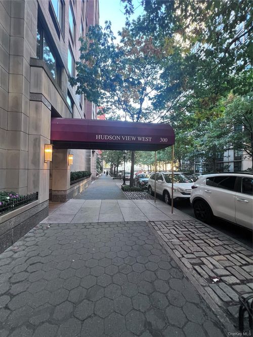 4l-300 Albany Street, New York, NY, 10280 | Card Image