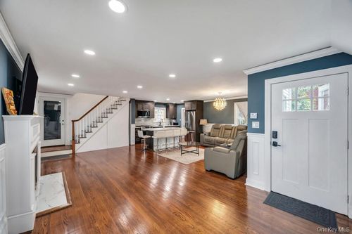 207 N Grove St, Valley Stream, NY, 11580-4114 | Card Image