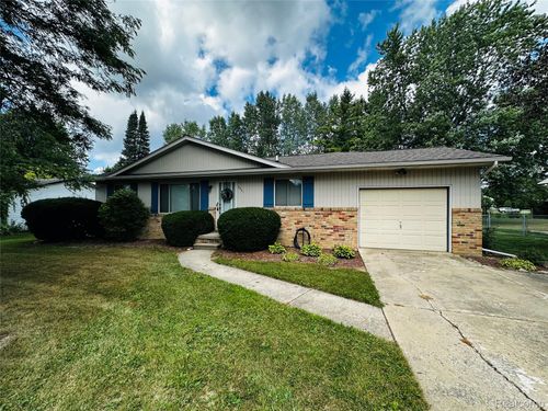 5427 Ole Banner Trl, Grand Blanc, MI, 48439-7641 | Card Image