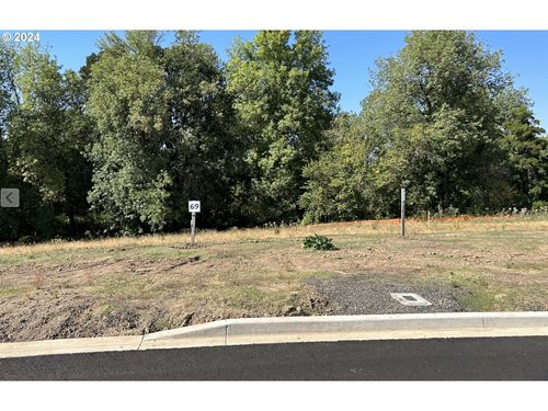 69-1587 Nw Pinehurst Dr, McMinnville, OR, 97128 | Card Image