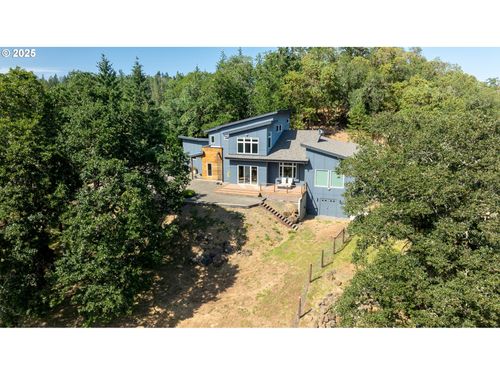174 Pinot Noir Way, Roseburg, OR, 97471-7044 | Card Image