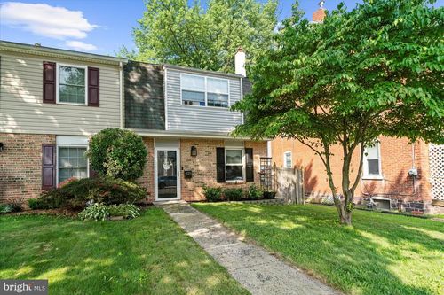 425 Seminary St, PENNSBURG, PA, 18073-1825 | Card Image