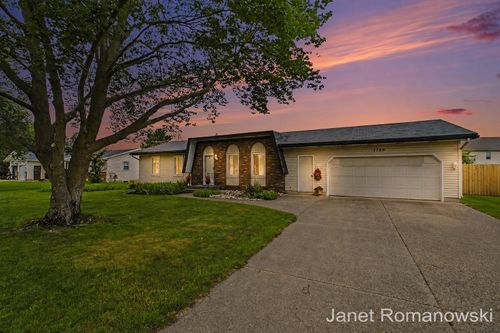 1789 Pleasantwood Dr, Jenison, MI, 49428-9511 | Card Image