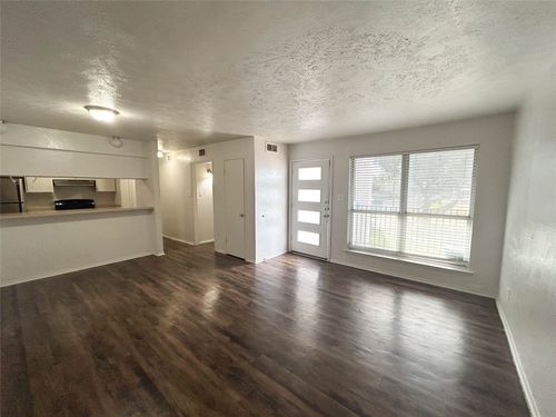 212-2401 Yorkstown Drive, Ennis, TX, 75119 | Card Image