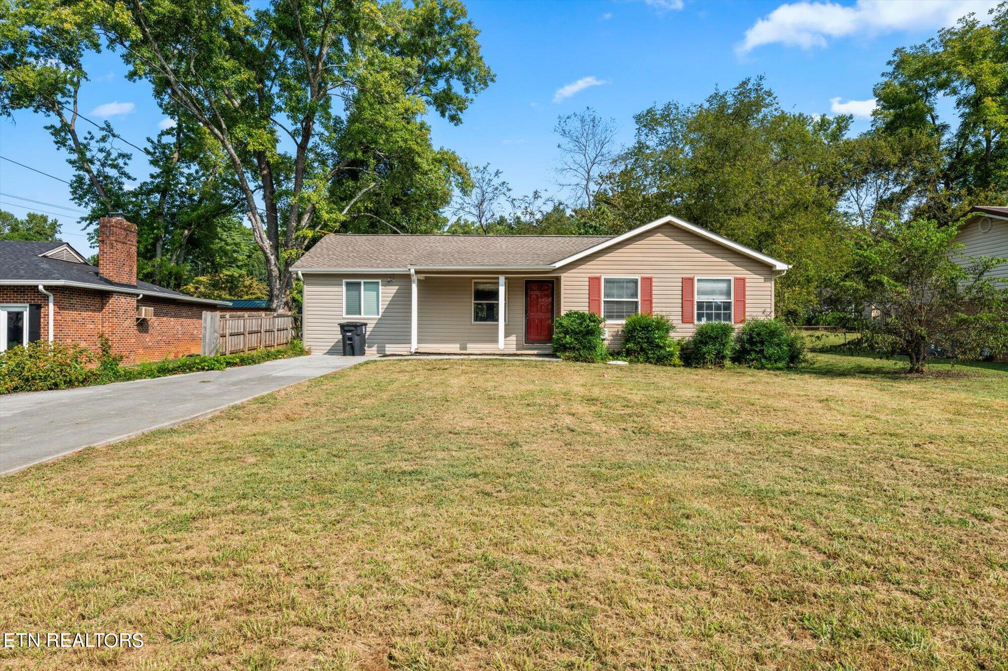 Coosa St, Athens, TN 37303