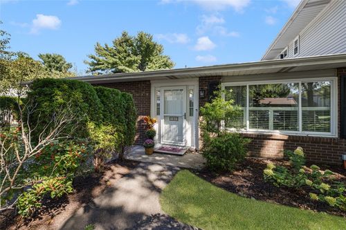 151 Edaville Ct, Warwick, RI, 02886-1704 | Card Image
